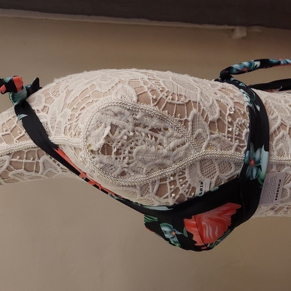 COCOSHIP Retro 50's Floral Halter Bikini Top - Picture 6 of 11